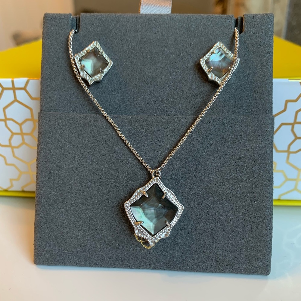 💫Kendra Scott Kacey Set Black Mother of Pearl💫